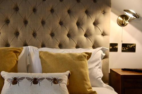 Upstairs at 33 - Self check in boutique accommodation in Worcester Centre