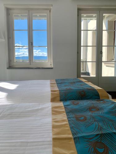 2 twin beds
