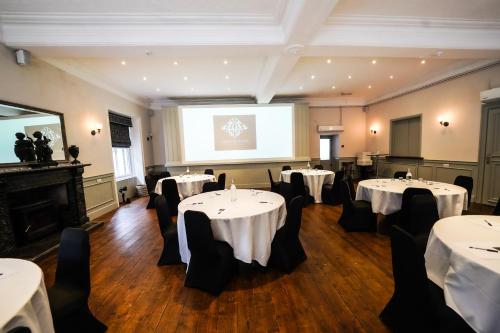 Gwydyr Hotel - image 11