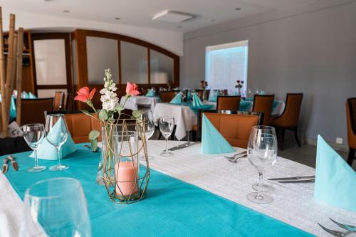 餐廳, SWISS HOTEL LA COURONNE in 阿旺什