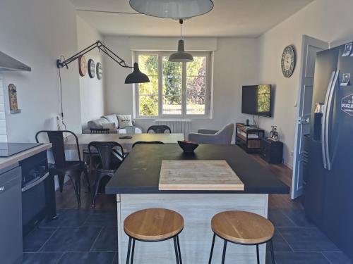 Le Bord De Loire. Grande maison toute equipée gîte à louer Le Buisson Genois