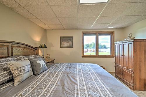 Lakefront Cottage with Deck and July 3 Firework Views! - image 12