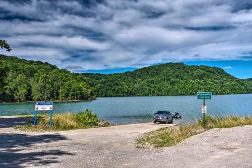 Cottage with Deck and Yard 2 Mi to Dale Hollow Lake!