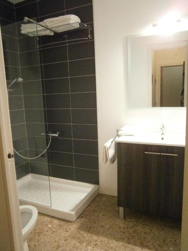 One-Bedroom Apartment image 1