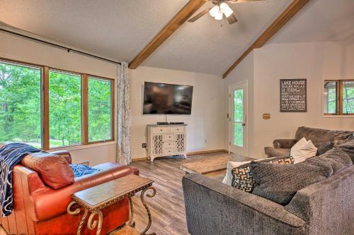 Grand Rogers Lake Home with Game Room and Scenic Views in Rogers, USA
