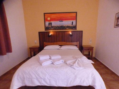 1 double bed, 3 twin beds, 1 sofa bed