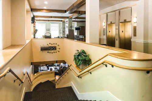 The Lodge at Mountaineer Square - image 9
