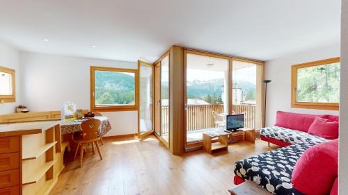 Apartment with Mountain View