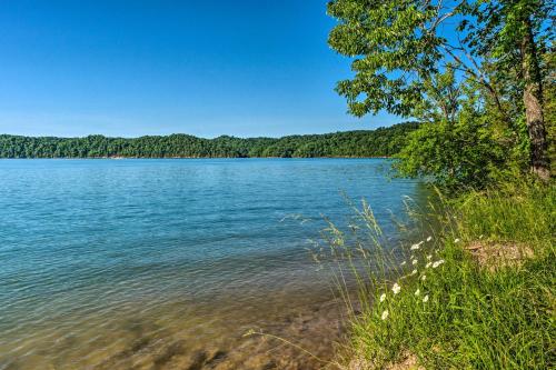 Cottage with Deck and Yard 2 Mi to Dale Hollow Lake!