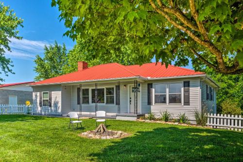 Cottage with Deck and Yard 2 Mi to Dale Hollow Lake!