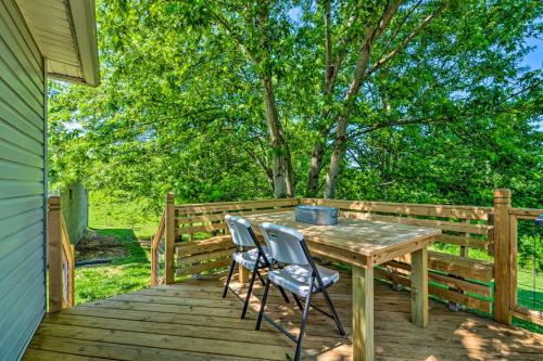 Cottage with Deck and Yard 2 Mi to Dale Hollow Lake!