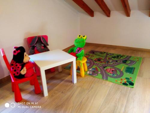 CASA AMPLIA CON JARDIN Y APARCAMIENTO G-100147
