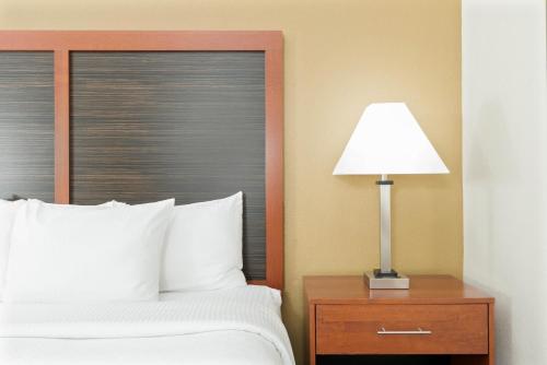 La Quinta Inn & Suites by Wyndham Oklahoma City-Midwest City