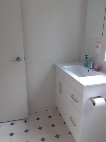 Bathroom, Kiwi Hosts in Auckland