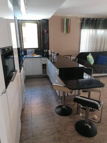  APARTAMENTO CON WIFI Y PISCINA EN BLANES FRENTE A LA PLAYA - Costa Brava, Pension in Blanes