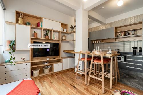 Modern, Art Deco Space in La Condesa w Terrace!