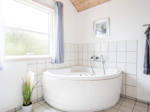 Spa, Secluded Cozy Cottage in Skaven-By Traum in Hemmet