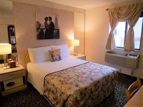 Flushing Central Hotel - image 7