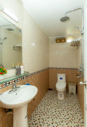 Bathroom, Cherry homestay in Hoa Lu District