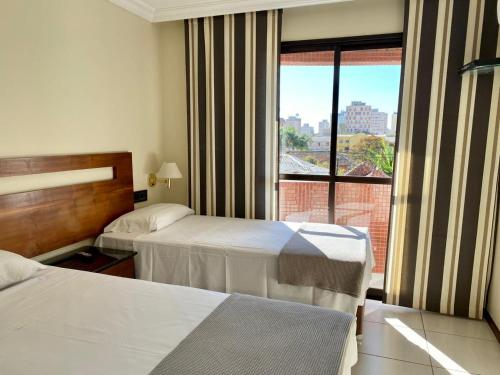 4 twin beds