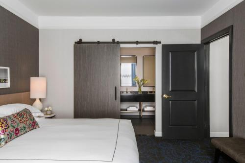 Kimpton Gray Hotel Chicago by IHG