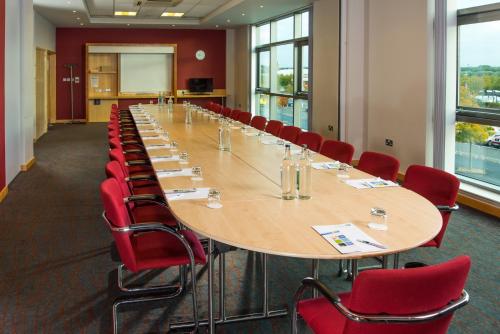 Holiday Inn Express Hamilton an IHG Hotel - image 13