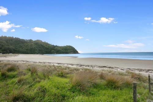 Clara's Togs and Towels - Waihi - Bachcare NZ