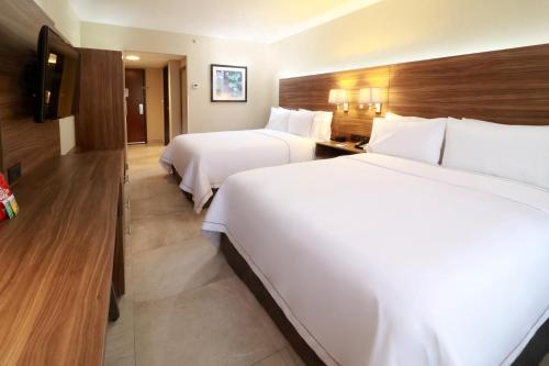 Holiday Inn Express & Suites Guadalajara Aeropuerto By IHG