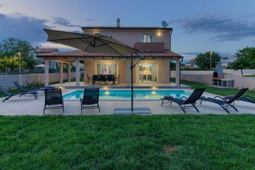 Charming villa Enjoy with private pool in Pula sikici