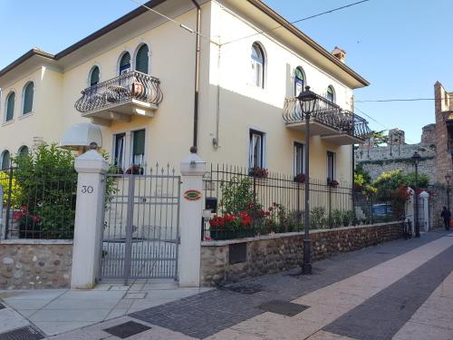  Villa Cansignorio, Pension in Lazise