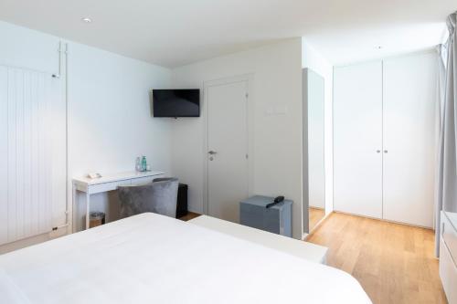 Lac Hotel Room Type - Deluxe Room with Lake View
