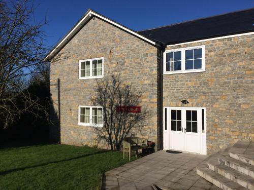 Hunters Lodge Inn - image 6