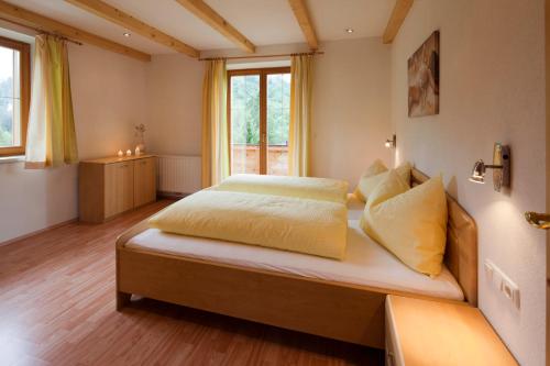 2 bedrooms, 4 beds