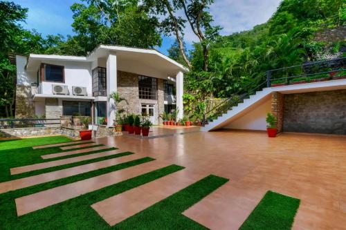 Summit By The Ganges Beach Resort & Spa photo 2