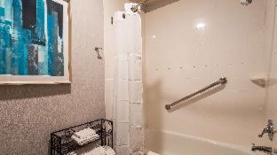 Best Western Plus Novato Oaks Inn Room Type - Queen Room with Two Queen Beds and Bath Tub - Disability Access/Non-Smoking 