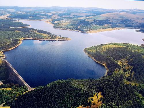 Фасада на хотела, U Flájského potoka (U Flajskeho potoka) in Český Jiřetín