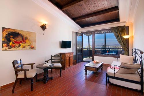 Kallisti Hotel - image 2