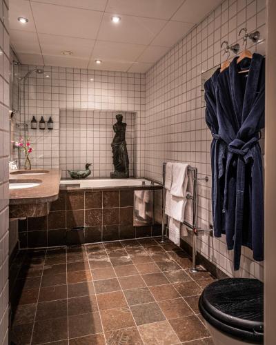 Victory Hotel - image 3