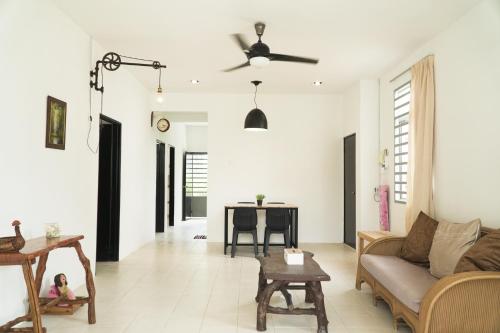 . Cozy, Spacious, Air Cond UMP Gambang Homestay -- The Pigeon Guest House