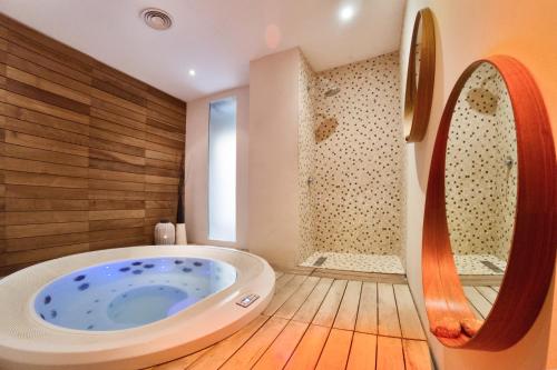 Spa, 旅遊健康及美容酒店 (Hotel Touring Wellness & Beauty) in 菲烏吉