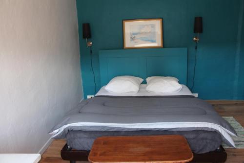 1 king bed, 1 sofa bed
