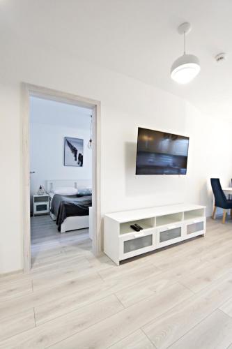 One-Bedroom Apartment image 10