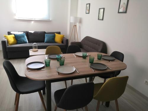 2 bedrooms, 4 beds