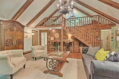 Cozy 2-Acre Historic Black Mountain Cabin with View! - image 5