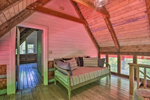 Charming Creekside Mountain Cabin! - image 8
