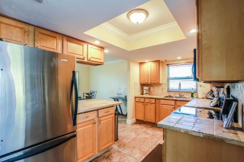 GULF ACCESS #A 3 bedroom w/ Heated pool - image 5