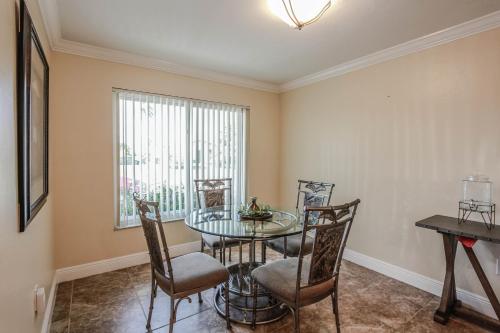 GULF ACCESS #A 3 bedroom w/ Heated pool - image 9