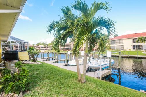 GULF ACCESS #C 2-bedroom w/ Heated pool - image 2