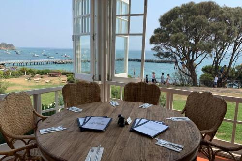 Sorrento Back Beach Apartment at Oceanic Apt 7 in ซอร์เรนโต