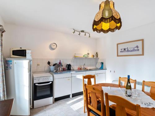 Delightful Holiday Home in Chapelle Neuve with Swimming Pool gîte à louer Pen an Stang